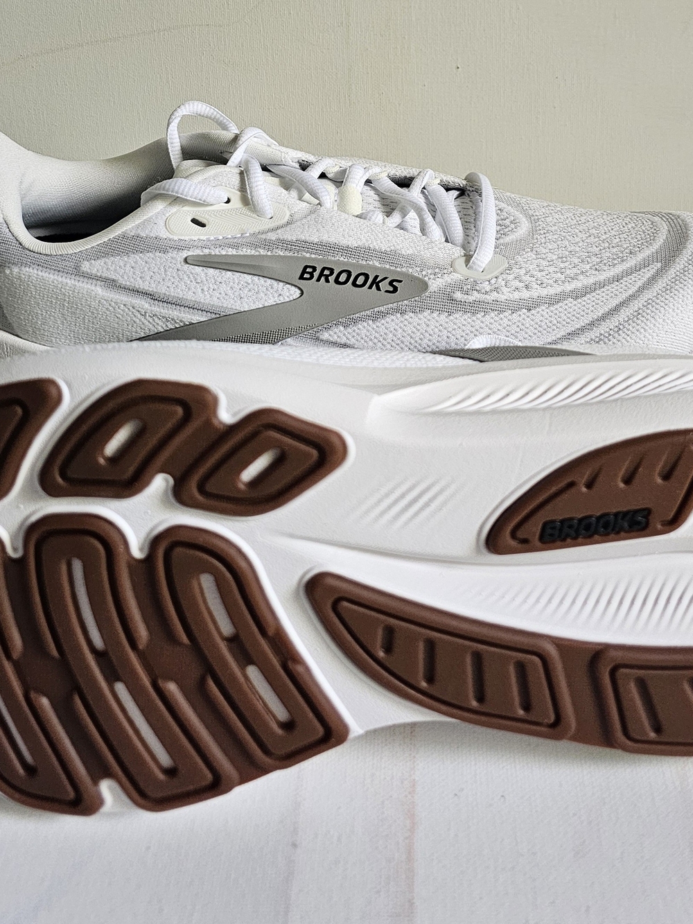 Brooks Revel 9 White and Silver Women's Athletic Running Shoes - Picture 8 of 10